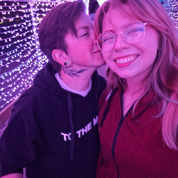 Meet your Posher, Laurel - Picture 1 of 1